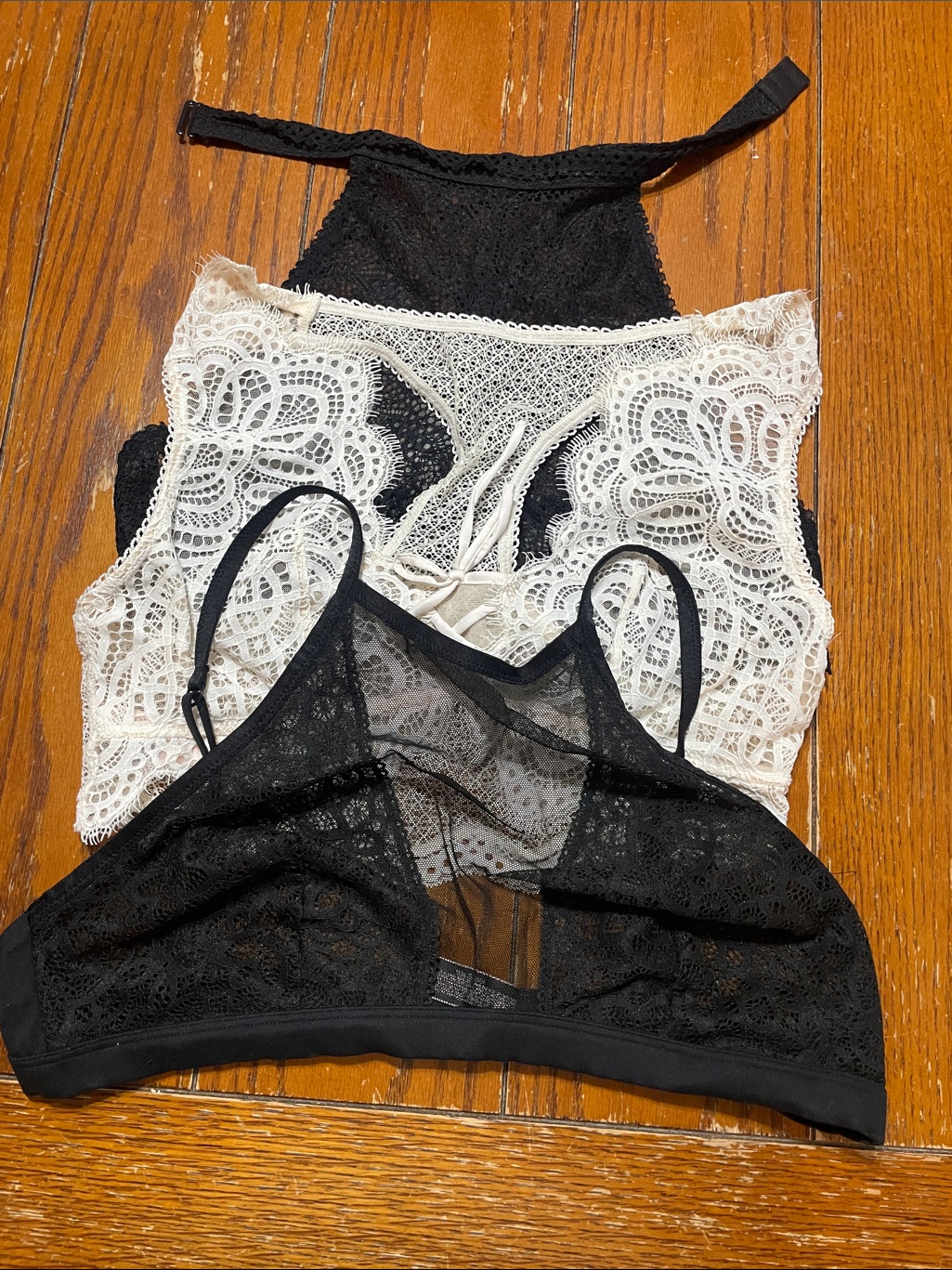 Group Of 3 Victoria’s Secret Bras/Bralets Size L/M Excellent Condition/1 Nwt